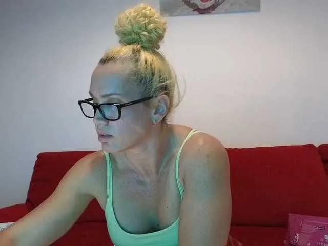 Offline Latinasexy4 on BongaCams