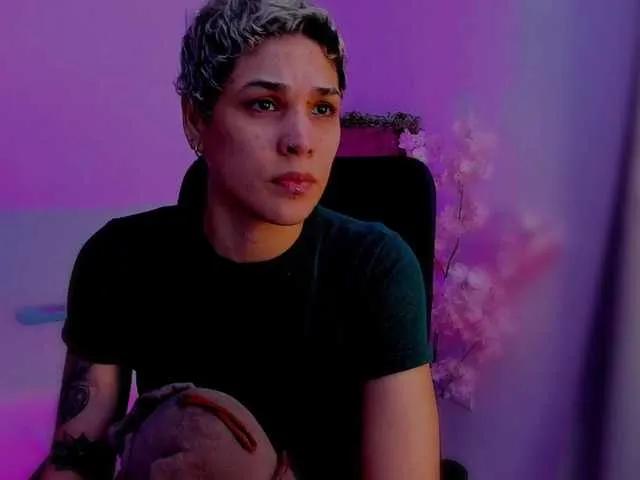 BongaCams LauraR is Freechat LauraR — I'm turned on by intense glances and good conversations that slowly raise the temperature.