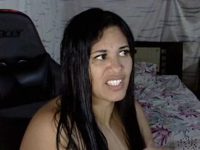 Offline Letty33 on BongaCams