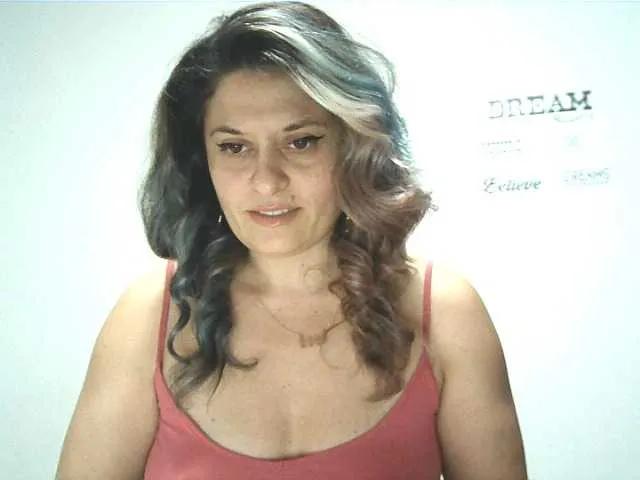 Offline lionessmom on BongaCams