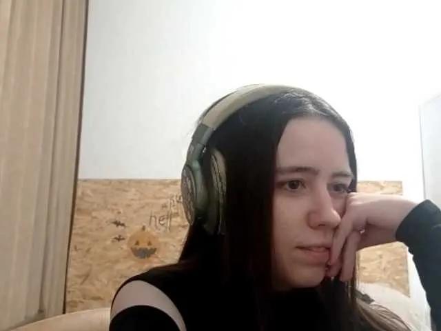 Offline LorrieRingham on BongaCams