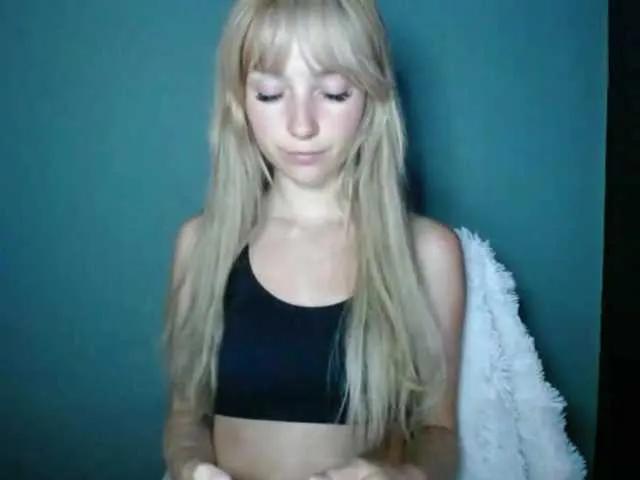 Offline LuciaLovely on BongaCams