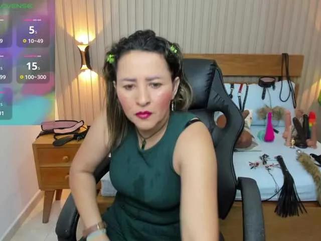 Offline luciana-ballesteros on BongaCams