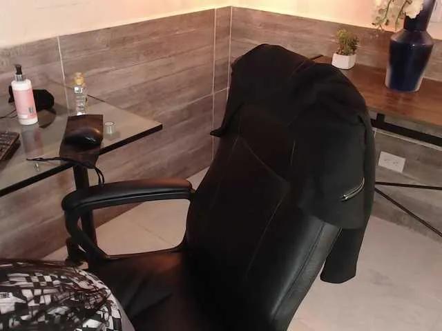 Offline LussieWillow on BongaCams