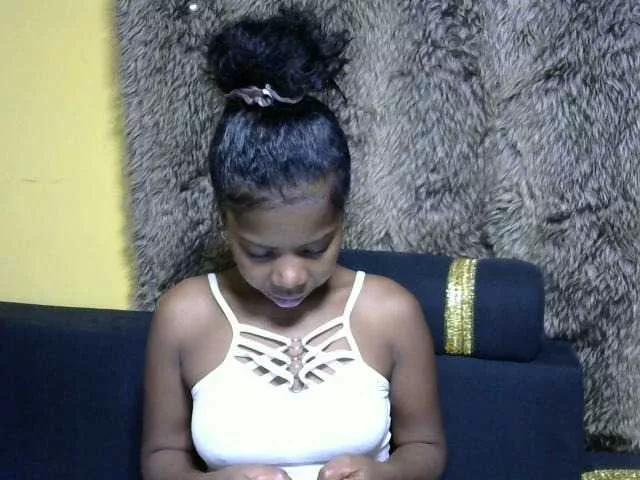 Freechat Maha19x on BongaCams