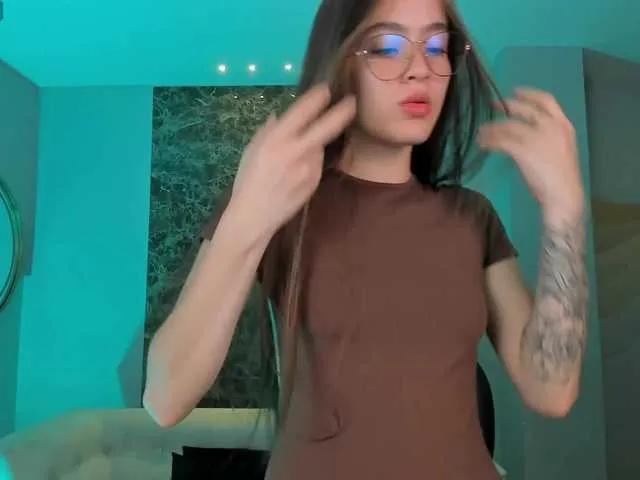 Offline MaiaCollins1 on BongaCams