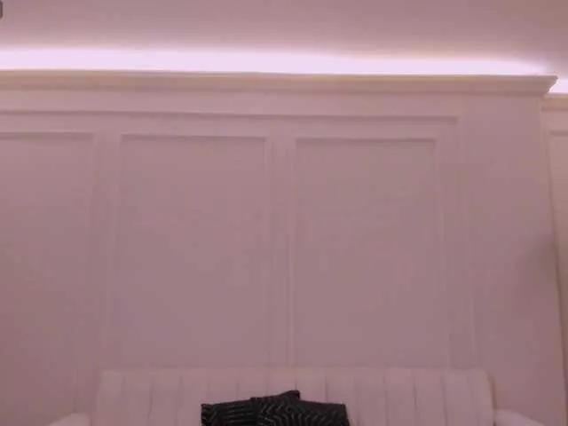 Offline MaiaCollins1 on BongaCams