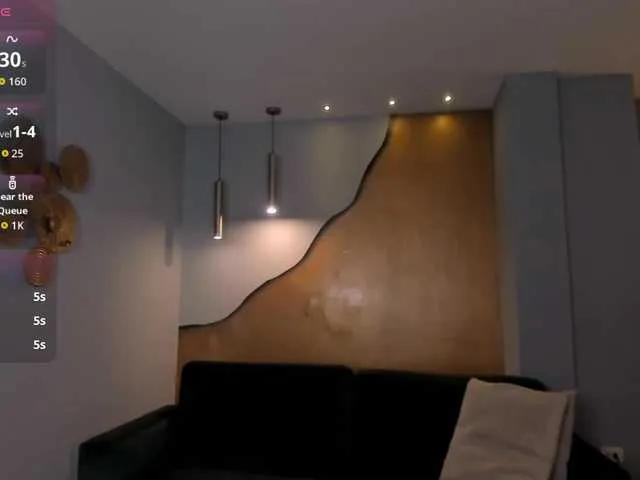 Offline MaiaCollins1 on BongaCams