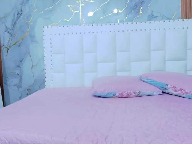 Offline mamaneedsfun on BongaCams