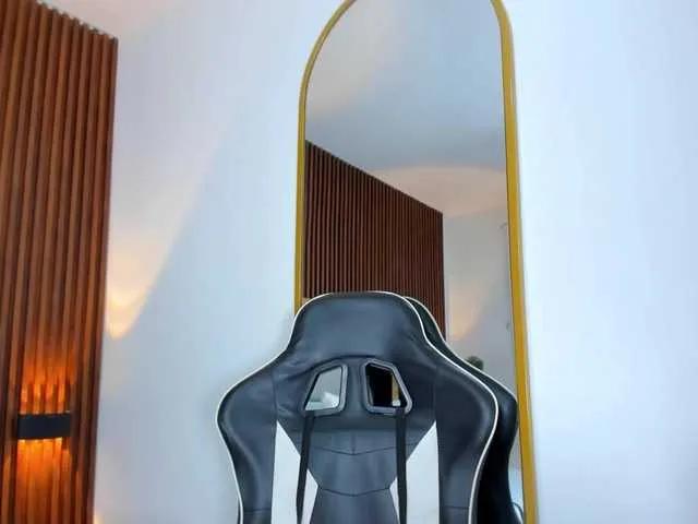 Offline maroly-21 on BongaCams