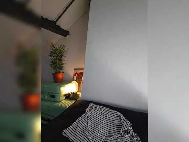 Offline MazyMi on BongaCams