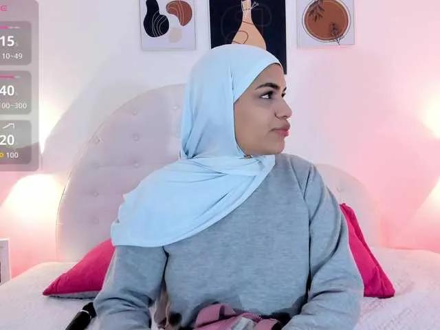 Offline mhia-paris on BongaCams