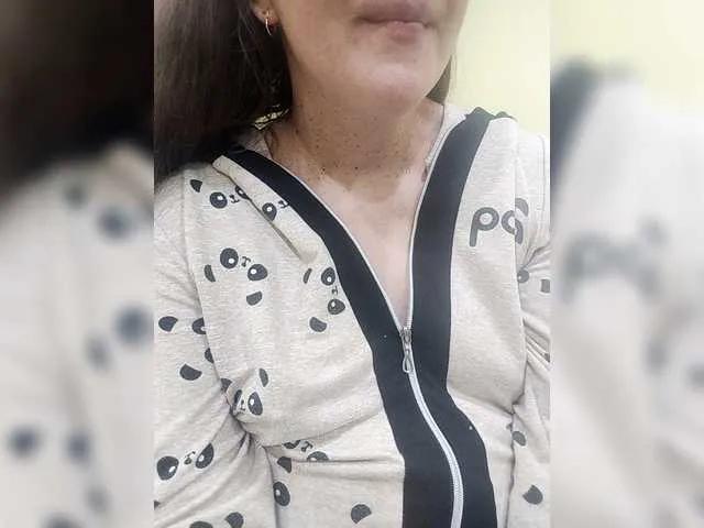 Offline Mia883 on BongaCams