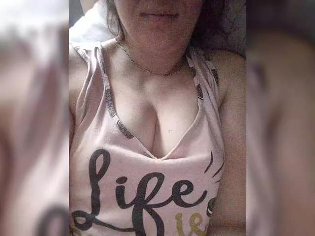 Offline Mia883 on BongaCams