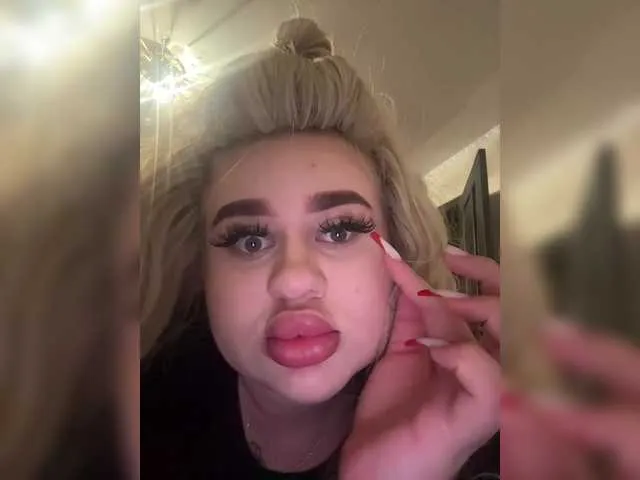 Offline Milkkyy on BongaCams