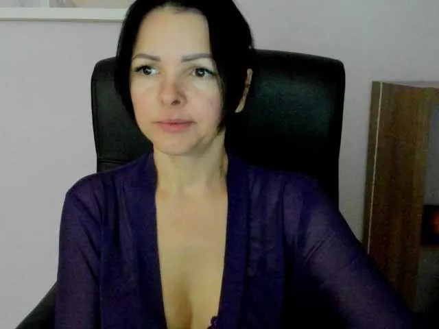 Offline Mollybrunett on BongaCams