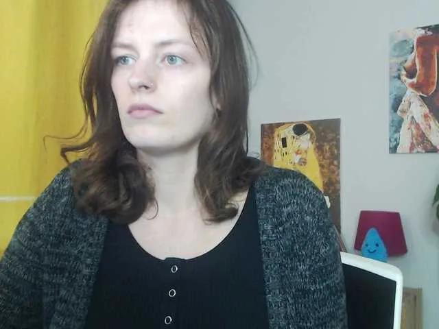 Freechat NadineGold on BongaCams