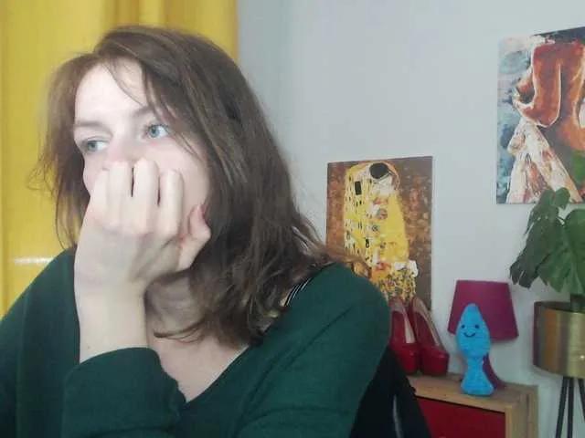 Freechat NadineGold on BongaCams