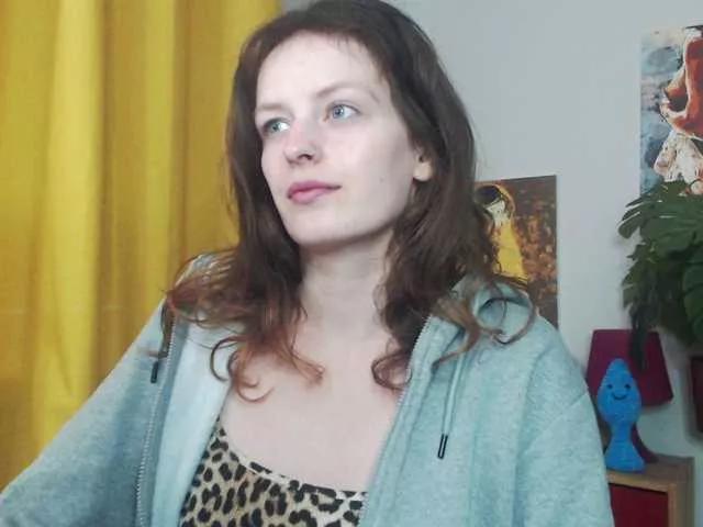 Freechat NadineGold on BongaCams