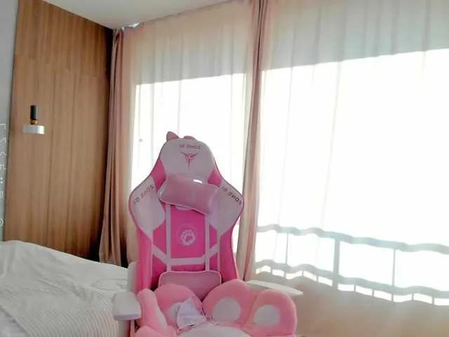 Offline Naomimif on BongaCams