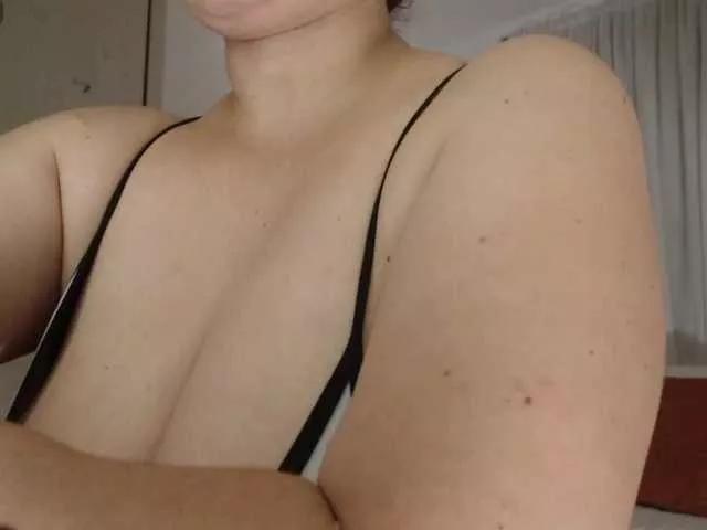 Offline naturalmoommy on BongaCams