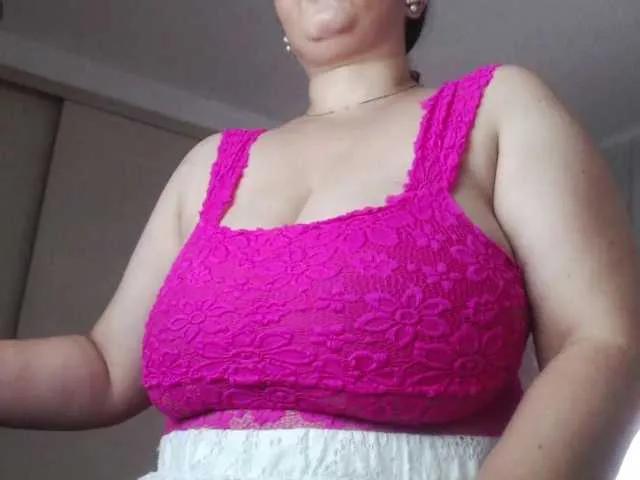 Offline naturalmoommy on BongaCams