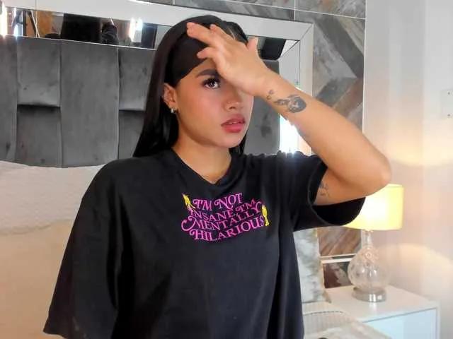 Offline NaylaGrey on BongaCams