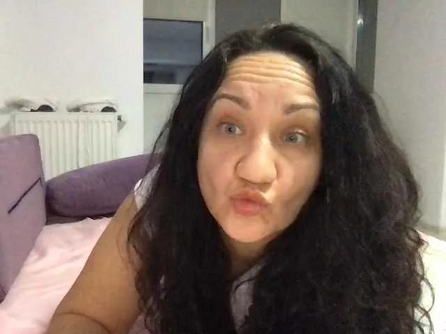 Offline paula19801 on BongaCams