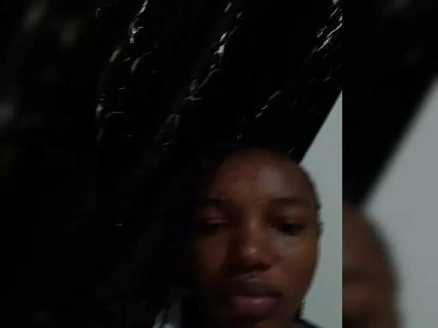 Freechat Petitegoddess on BongaCams