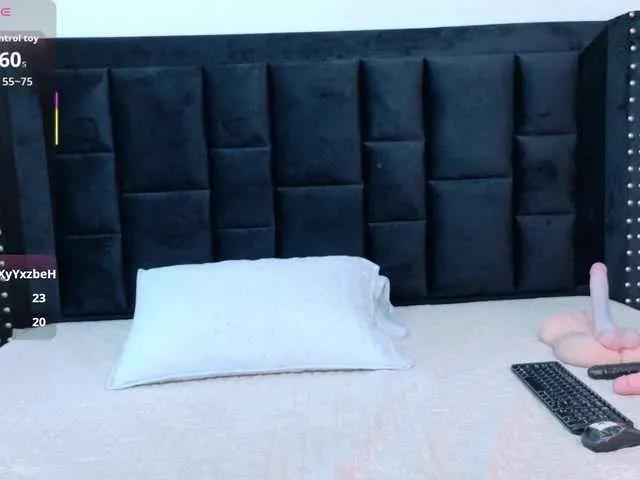 Freechat petitelittleebony on BongaCams