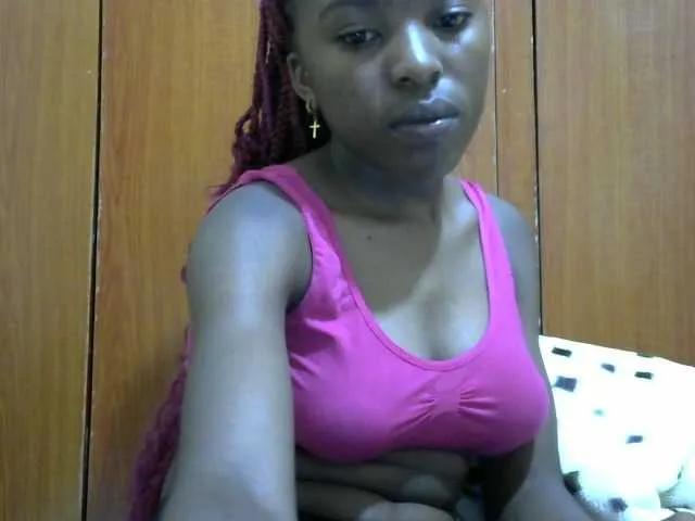 Offline Petitepussie on BongaCams