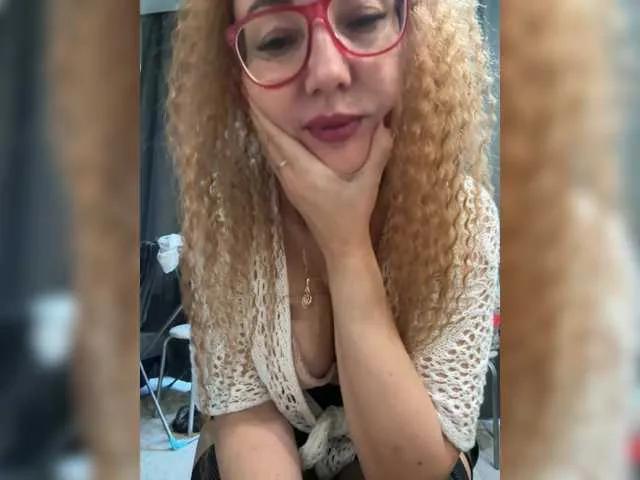 Offline Pink-Lips on BongaCams