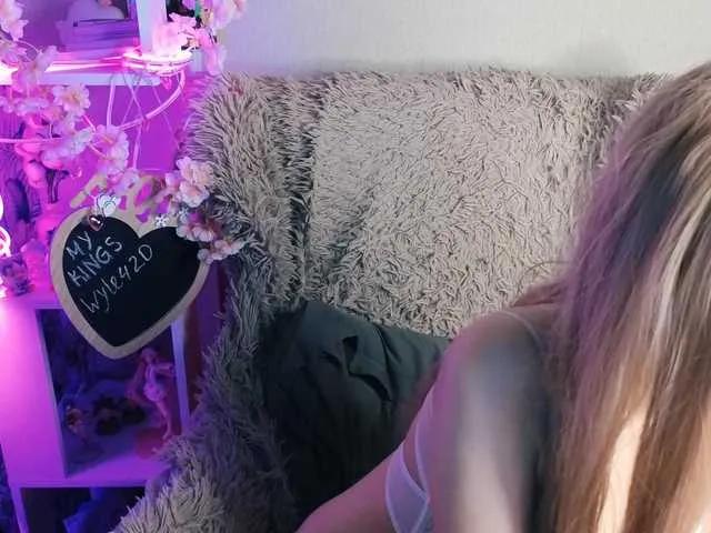 Offline plushsara on BongaCams