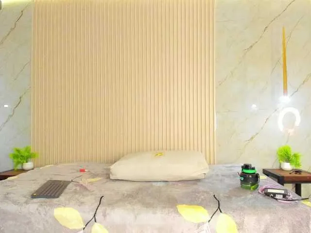 Offline PocahontasPow on BongaCams