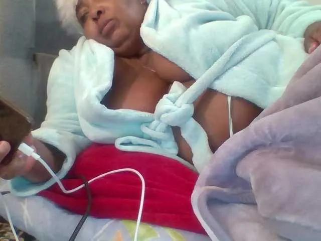 Offline pussylips53 on BongaCams