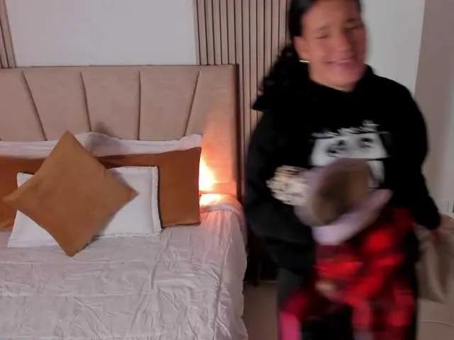 Freechat RachellJamess on BongaCams