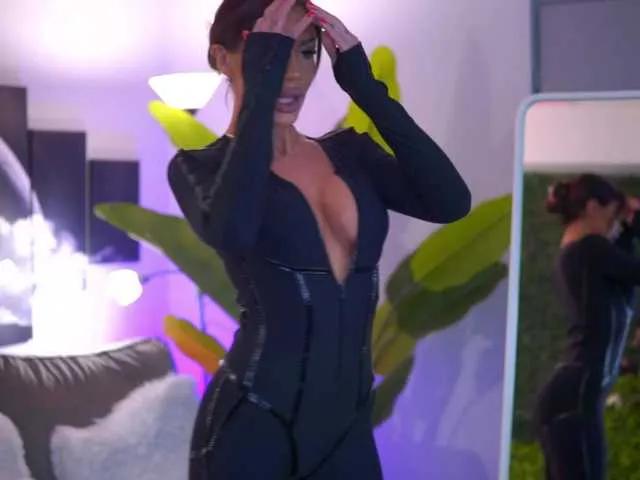 Offline RaquelleVon on BongaCams