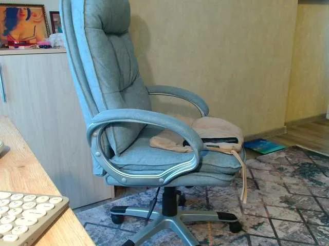 Offline rosewind8 on BongaCams