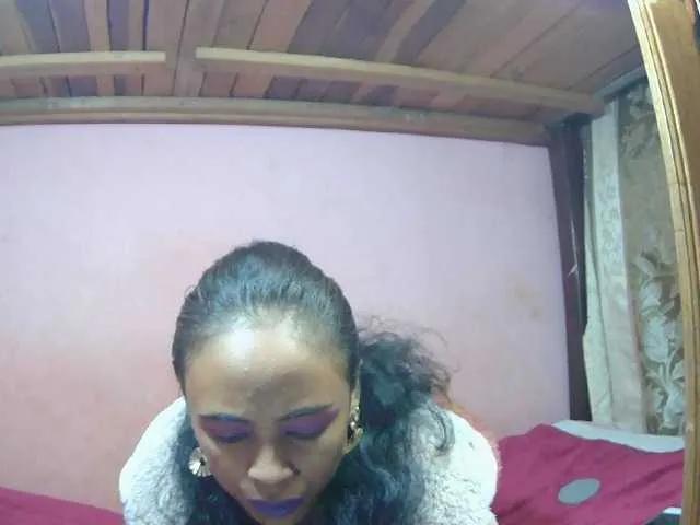 Freechat Roxanne03 on BongaCams