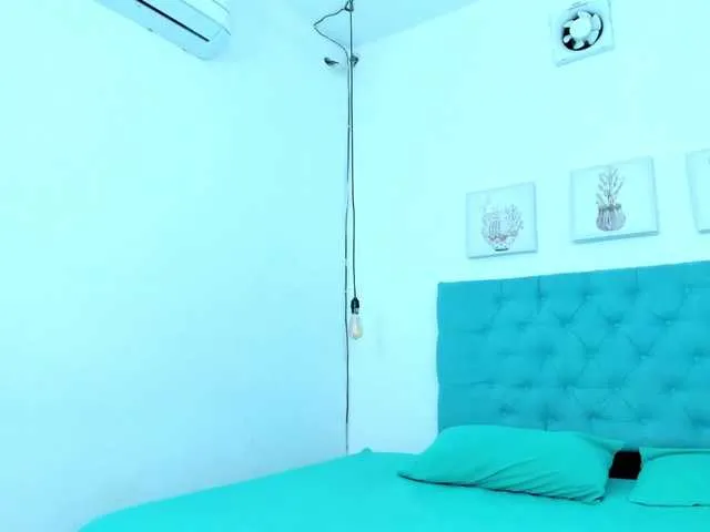 Offline Rubiroose on BongaCams