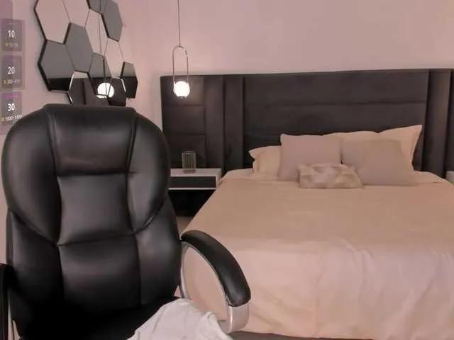 Freechat SarahYates on BongaCams