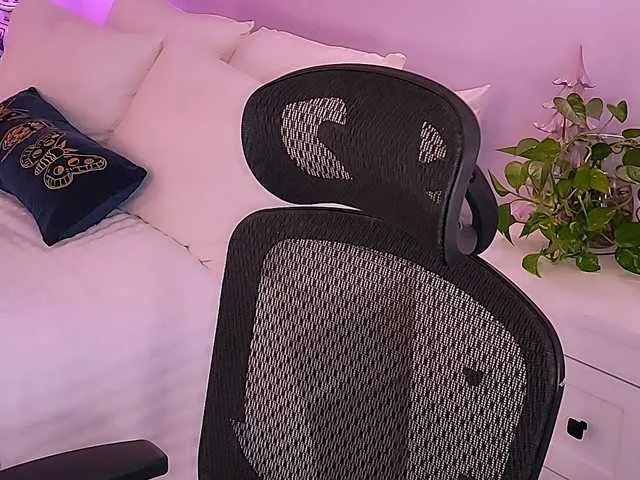 Offline SeductiveMina on BongaCams