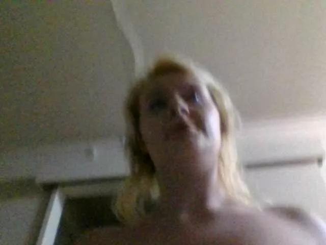 Offline sexysapphirexo on BongaCams