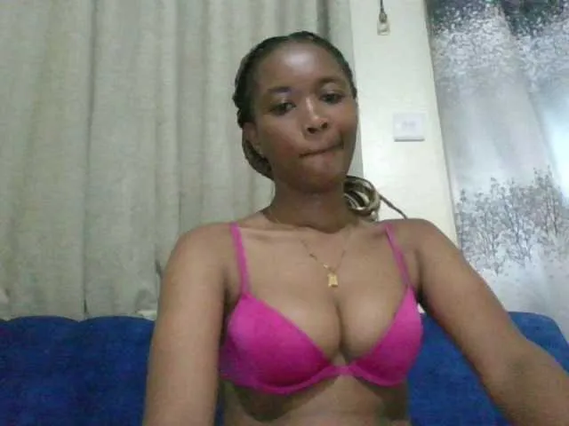 Offline shanizz001 on BongaCams