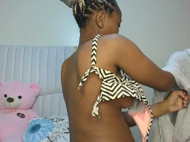 Offline shanizz001 on BongaCams