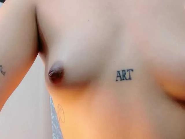 Freechat slutlittlegir on BongaCams