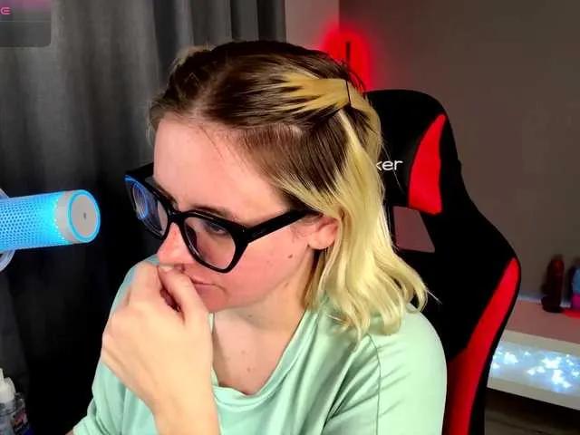 Offline sweetshyann111 on BongaCams