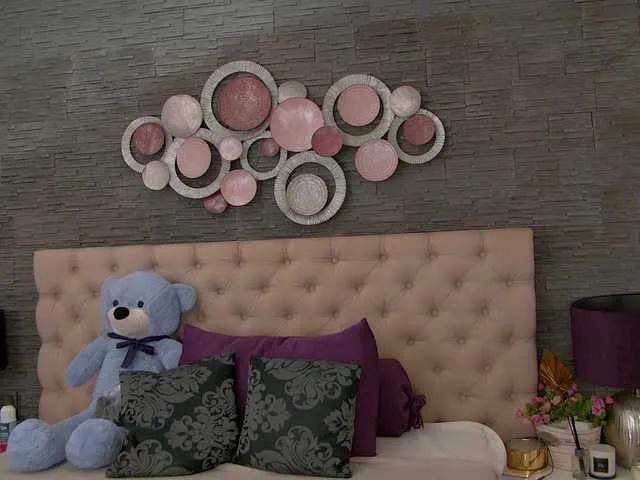 Offline VannyFoxx on BongaCams