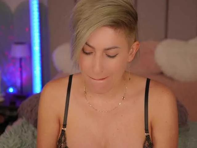 Offline VickySecret on BongaCams