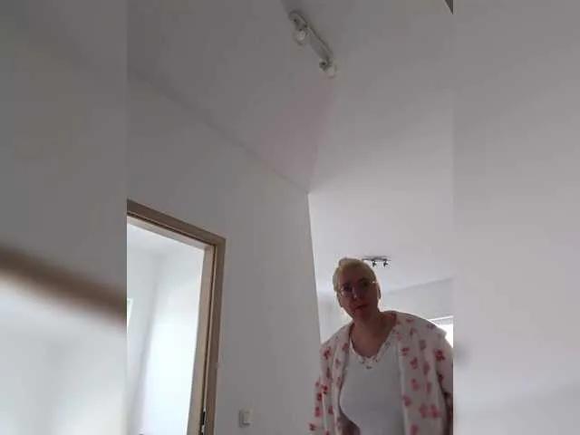 BongaCams Vika211 is Freechat Vika211 — Men's hands, eyes, Intelligence, justice, Generosity, Sound of Tokens)